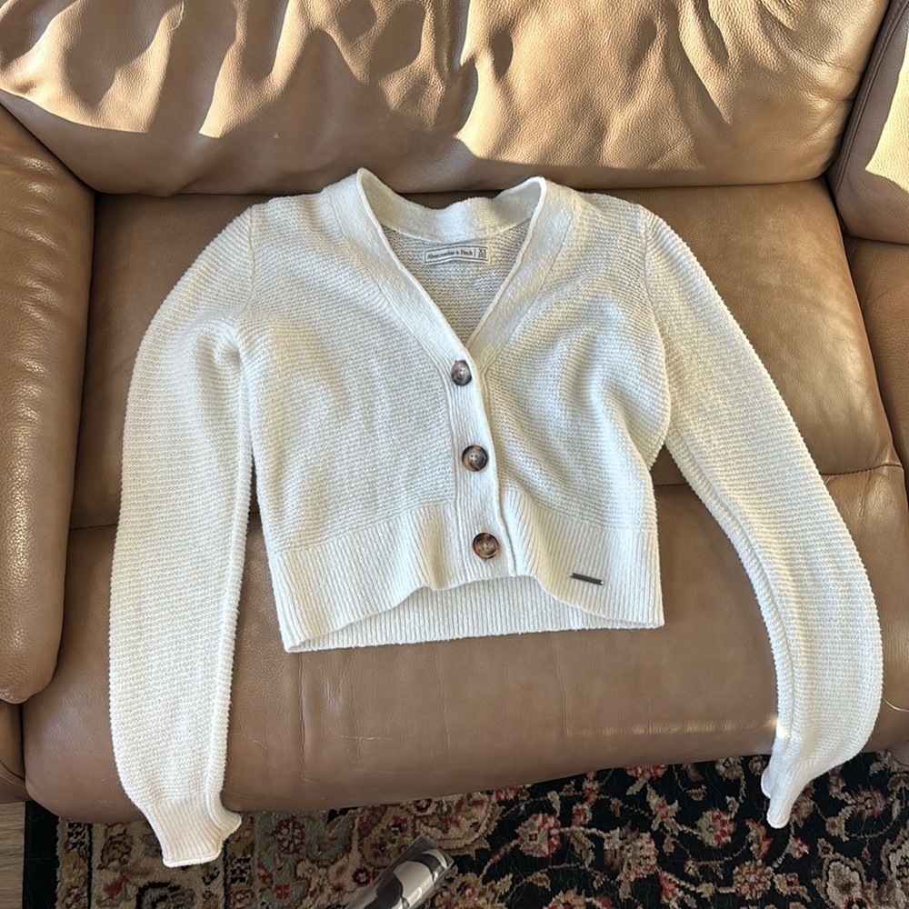 Cropped Abercrombie and Fitch white cardigan